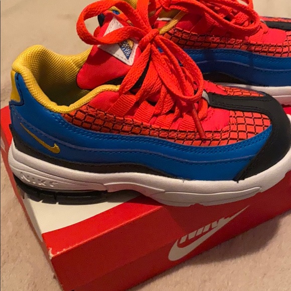 Nike - Picture 2 of 4